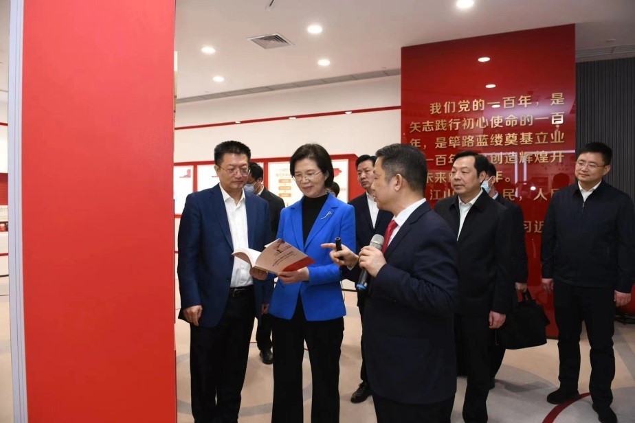 江蘇省委常委、組織部部長沈瑩調(diào)研紅豆2